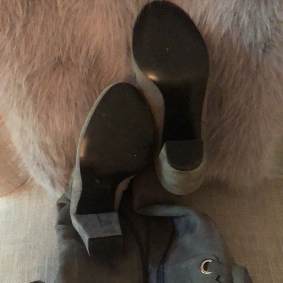 Size 5M Nine West grey suede knee high boots. - Picture 4 of 8